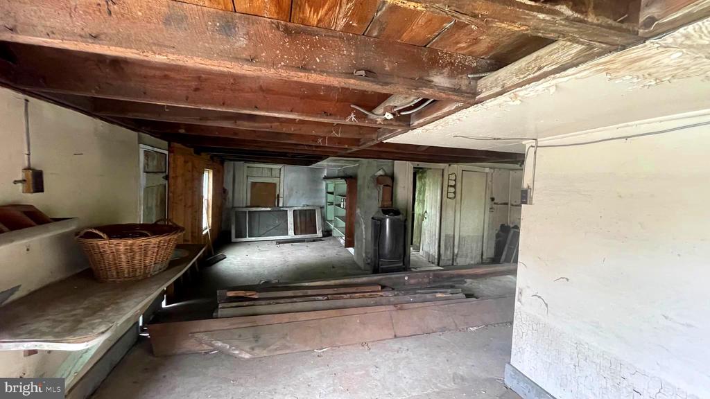 203 MARTIN STREET E