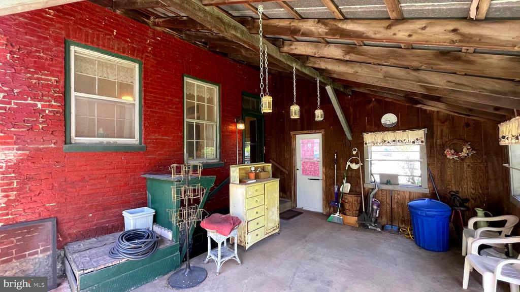 203 MARTIN STREET E