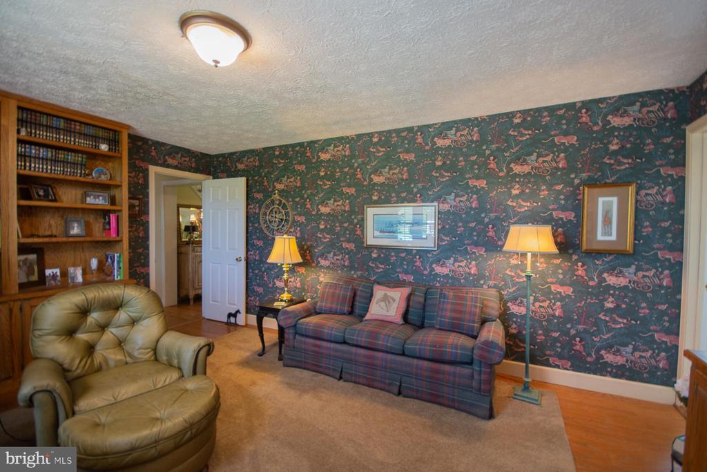 1623 LOST ROAD