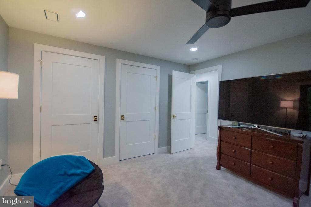 256 SWIFT RIVER WAY