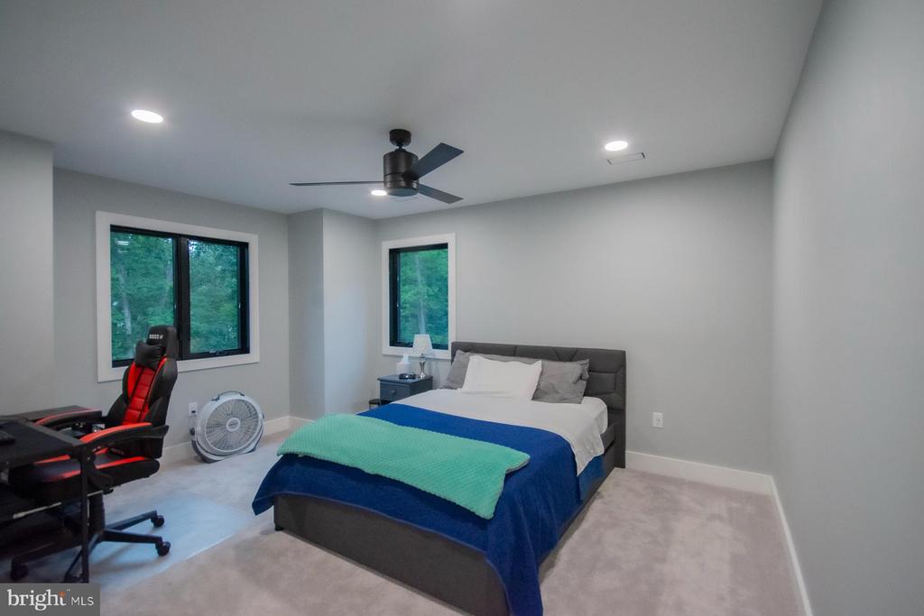 256 SWIFT RIVER WAY