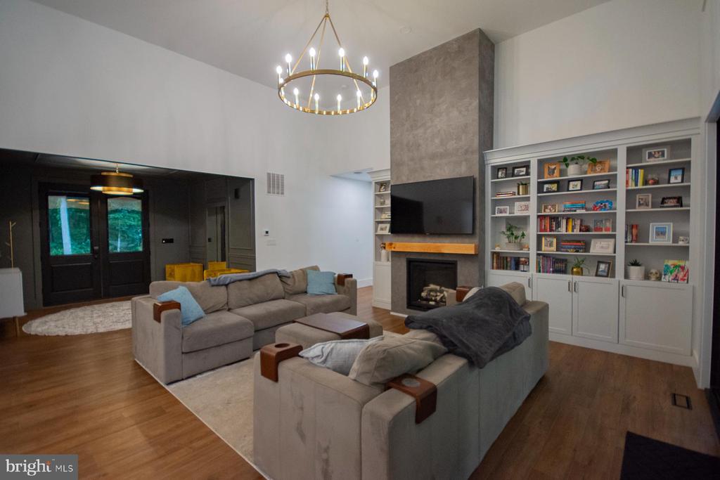 256 SWIFT RIVER WAY
