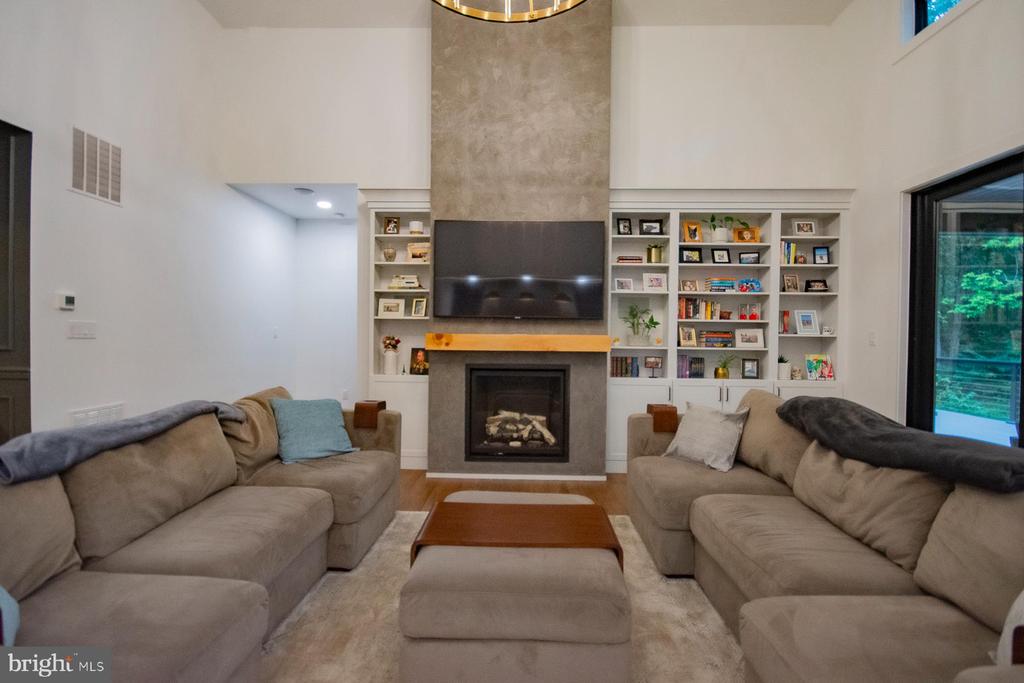 256 SWIFT RIVER WAY