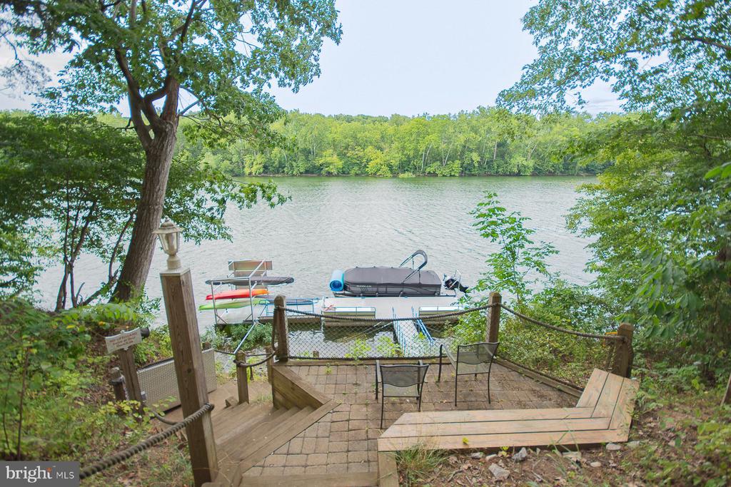 256 SWIFT RIVER WAY