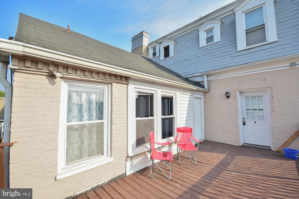 501 W KING STREET Unit: 3
