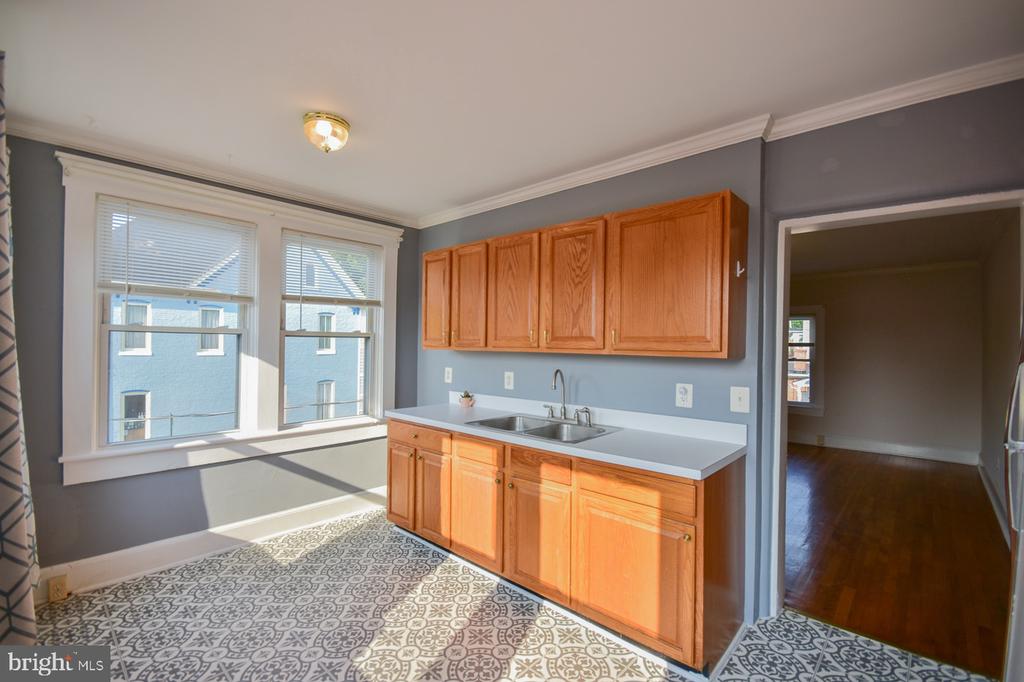 501 W KING STREET Unit: 3