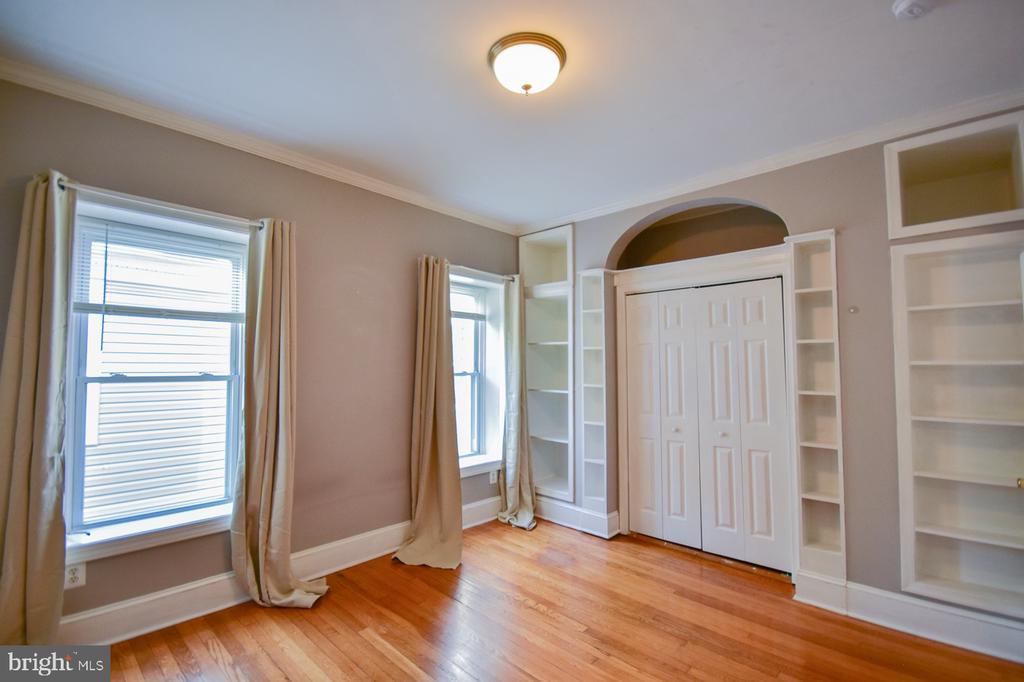 501 W KING STREET Unit: 3