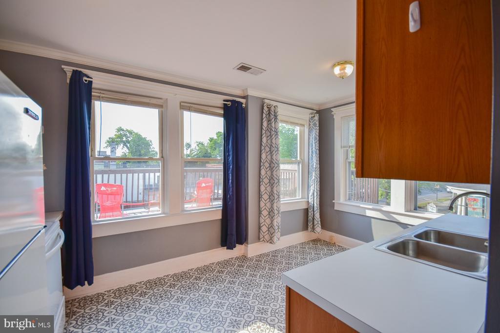 501 W KING STREET Unit: 3