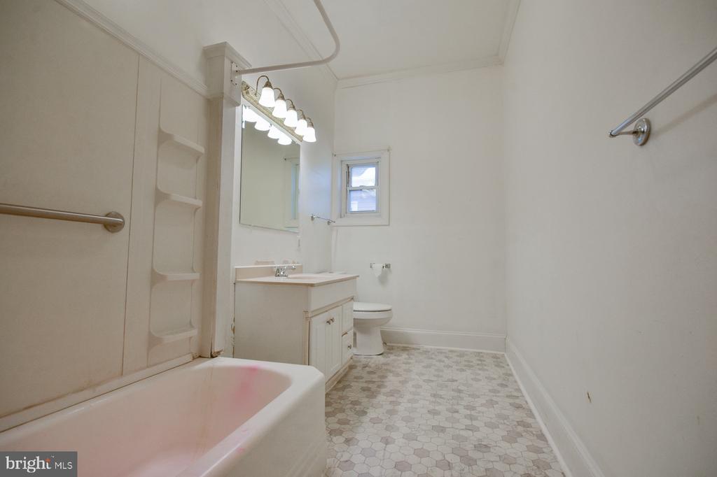 501 W KING STREET Unit: 4