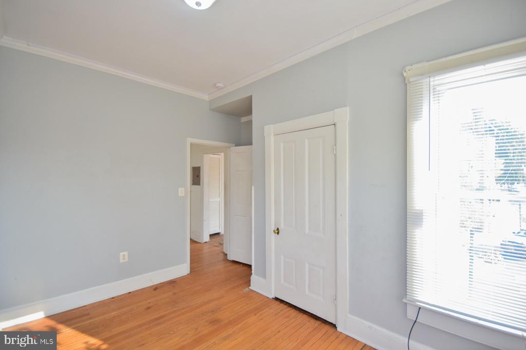 501 W KING STREET Unit: 4