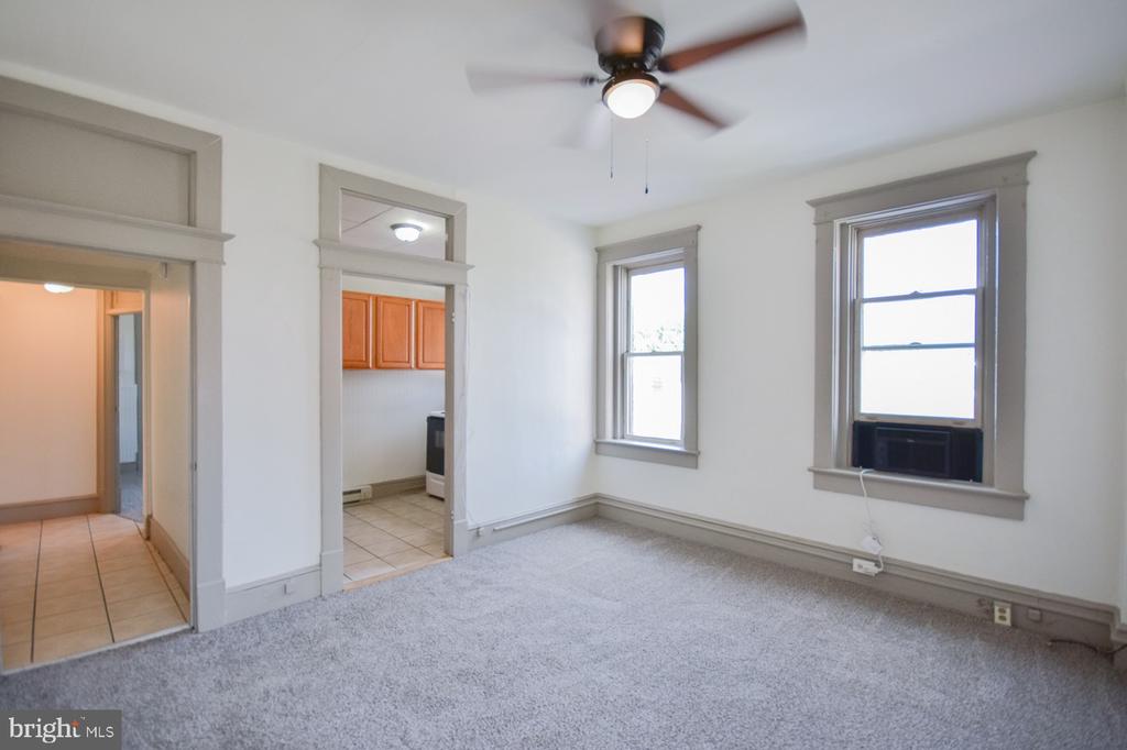117 E MARTIN ST Unit: 2