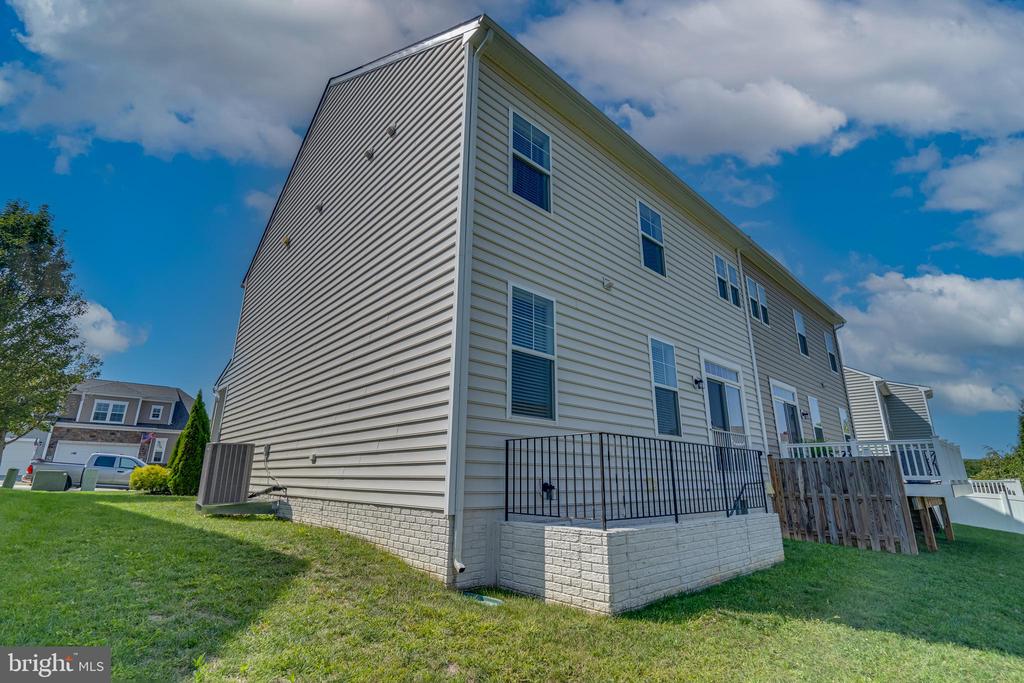 121 STRATHMORE WAY E