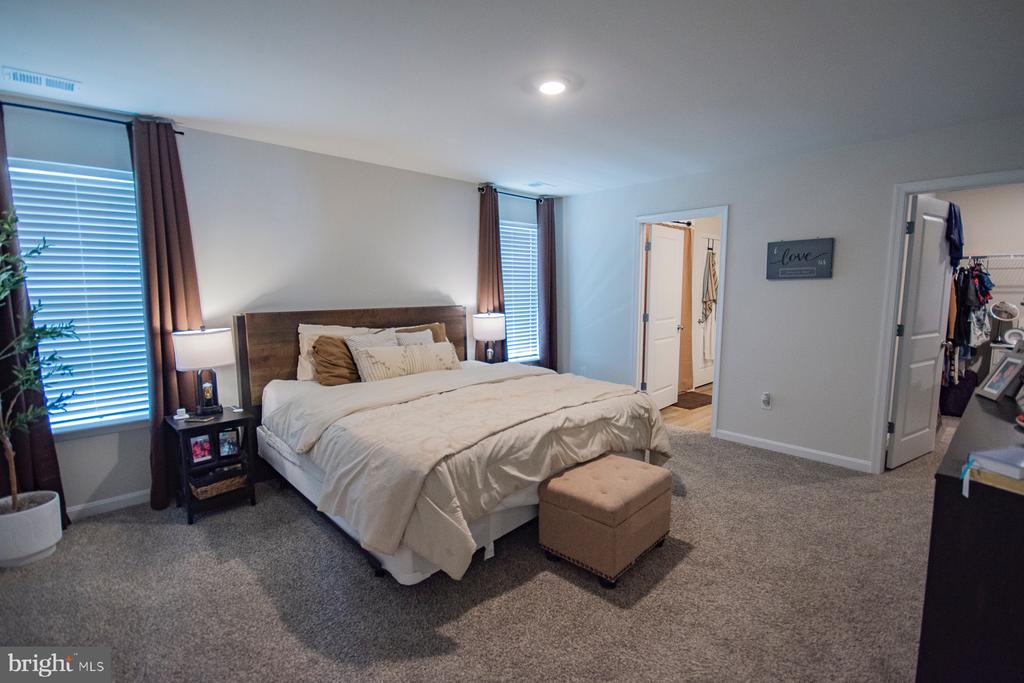 323 AYLESBURY LANE