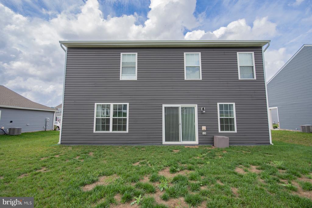 323 AYLESBURY LANE