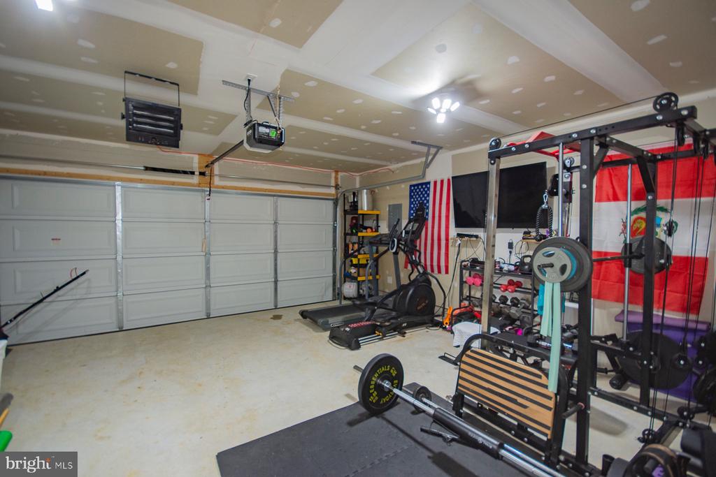 323 AYLESBURY LANE