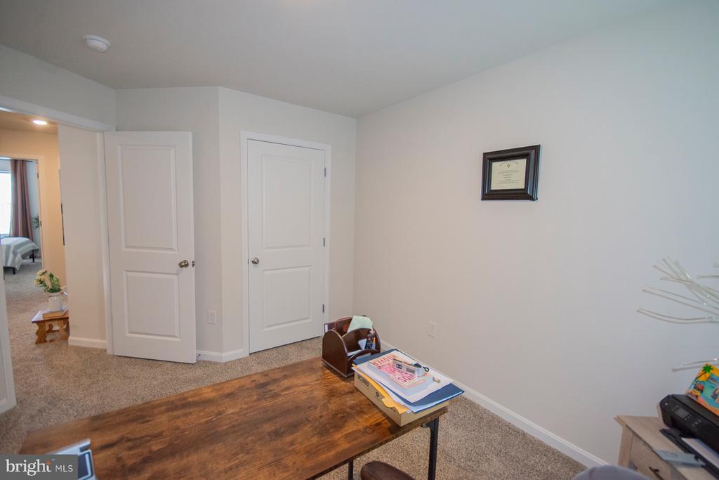 323 AYLESBURY LANE