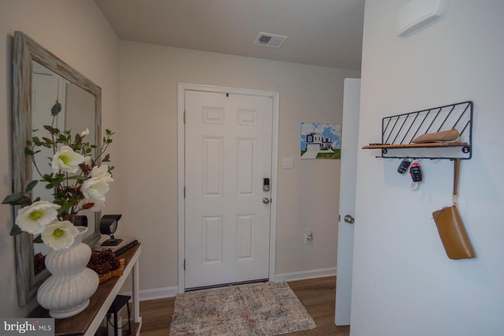 323 AYLESBURY LANE
