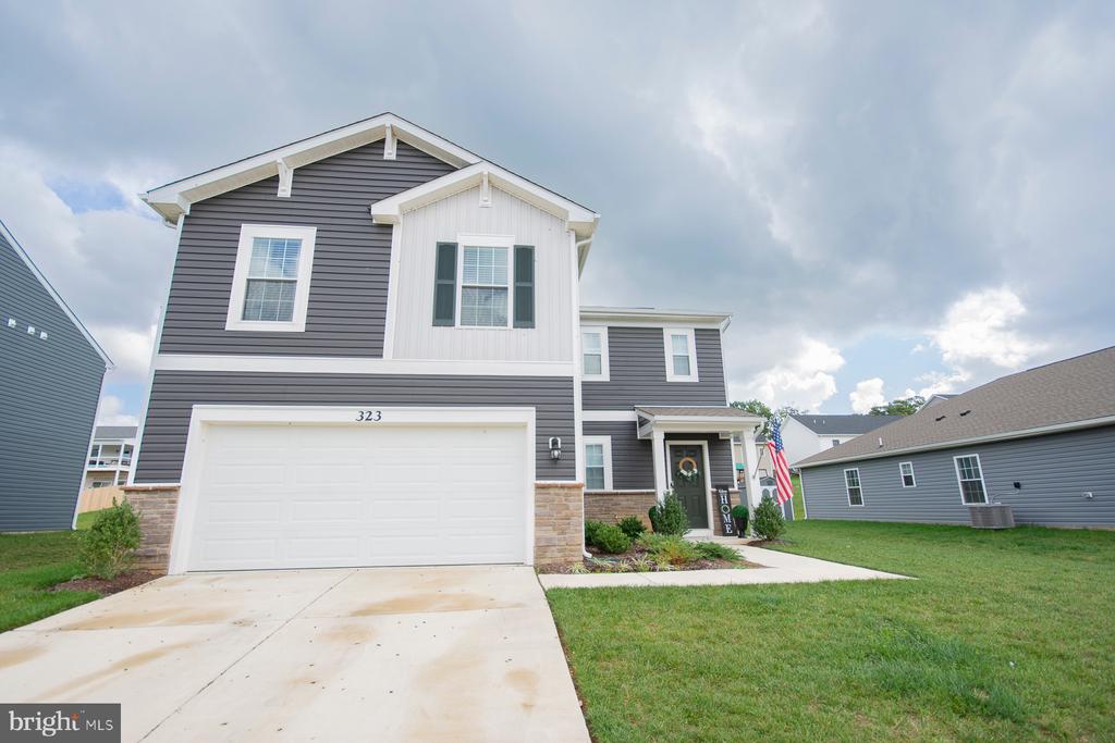 323 AYLESBURY LANE