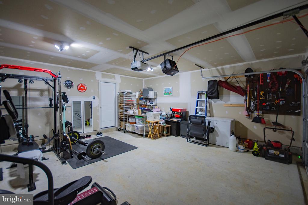 323 AYLESBURY LANE