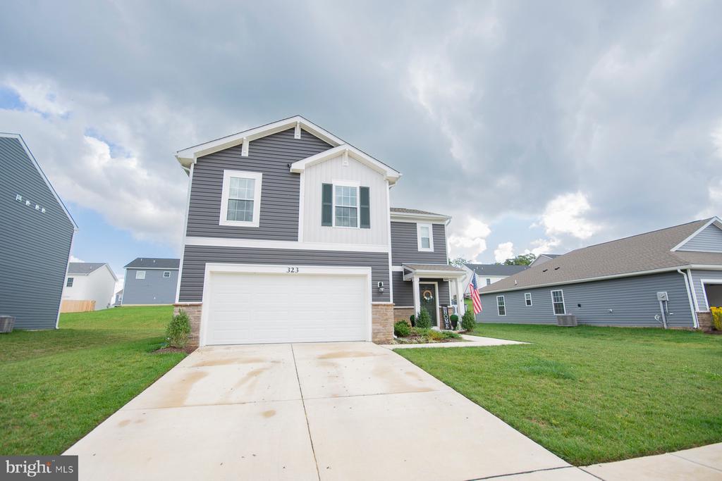 323 AYLESBURY LANE