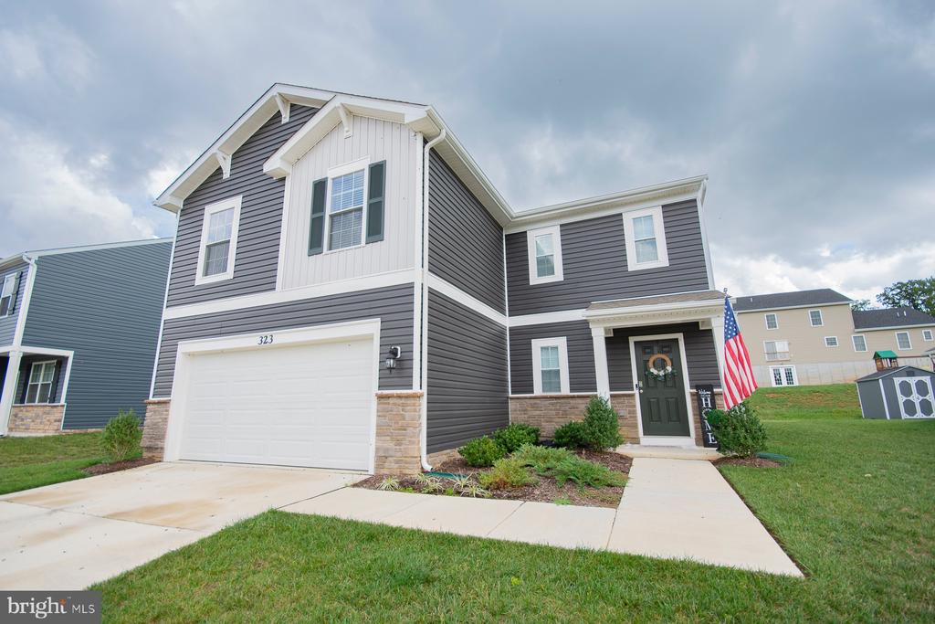 323 AYLESBURY LANE