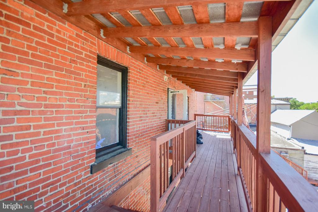 117 E MARTIN STREET Unit: 4