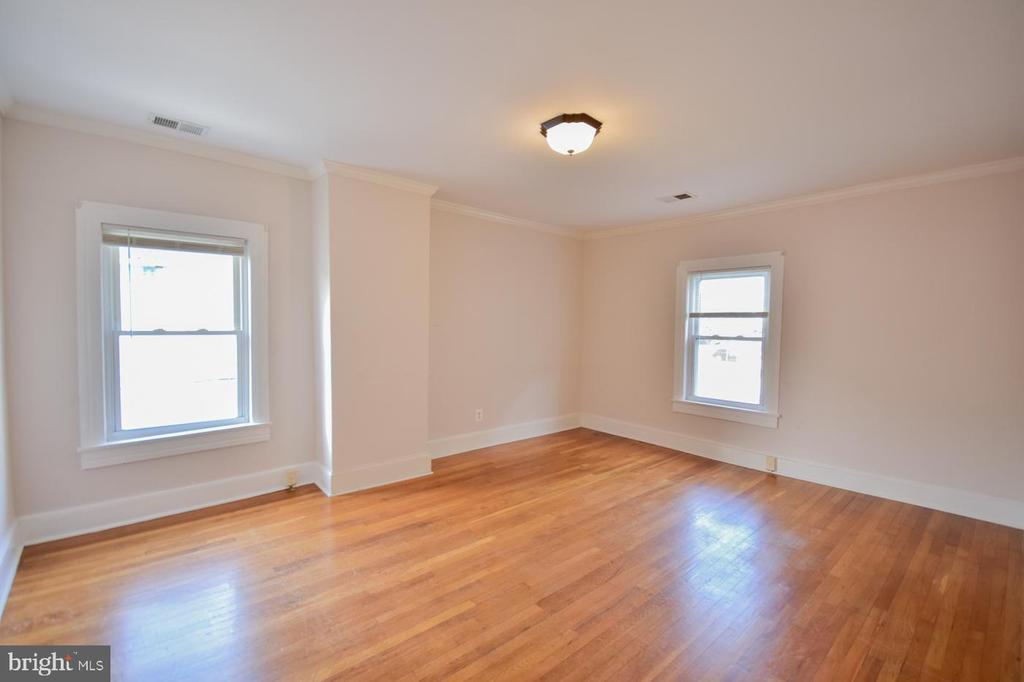 501 W KING STREET