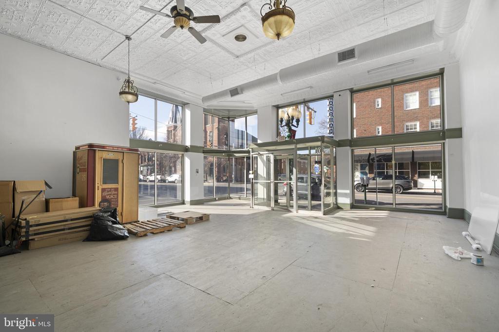 201 N QUEEN STREET