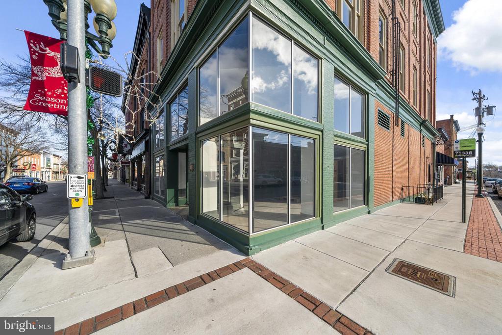 201 N QUEEN STREET