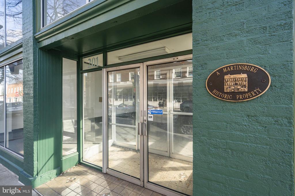 201 N QUEEN STREET