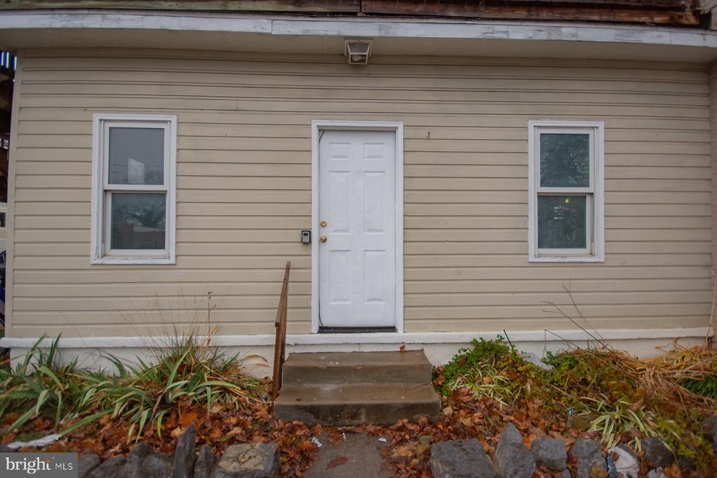 501 W KING STREET Unit: 2