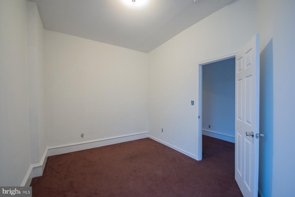 501 W KING STREET Unit: 2