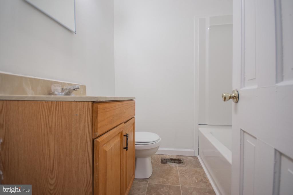 501 W KING STREET Unit: 2