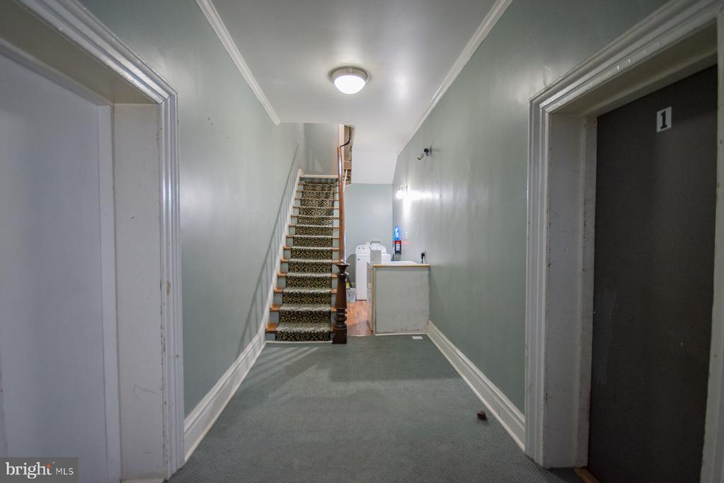 501 W KING STREET Unit: 2