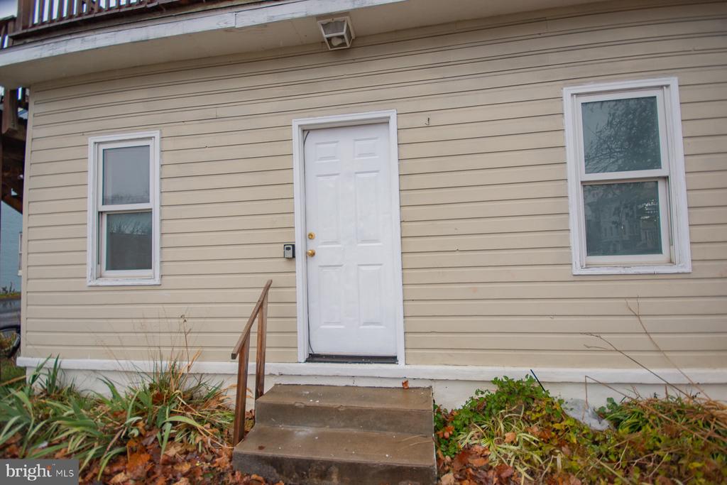501 W KING STREET Unit: 2
