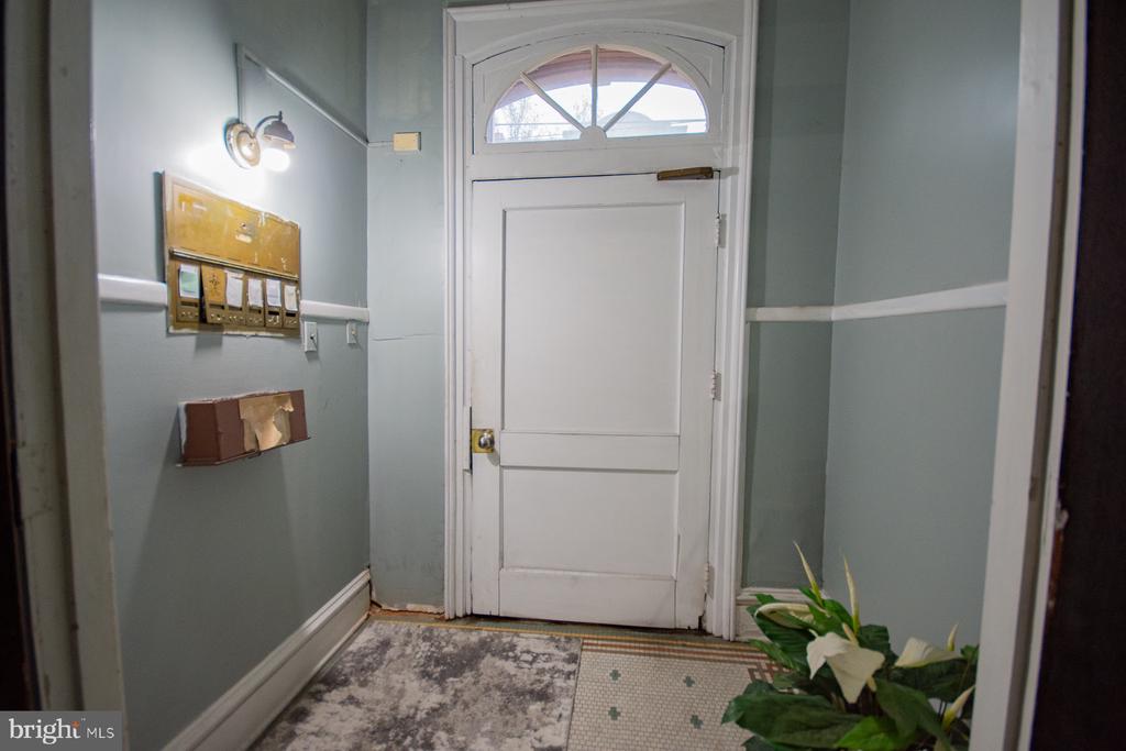 501 W KING STREET Unit: 2