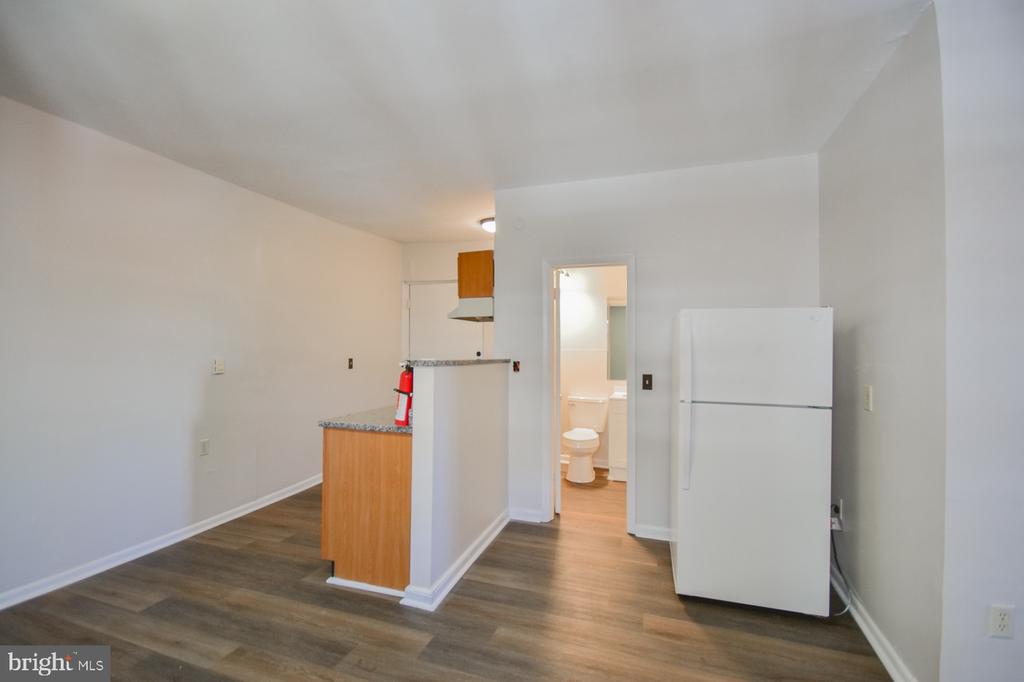 114 W MARTIN STREET Unit: APT 2