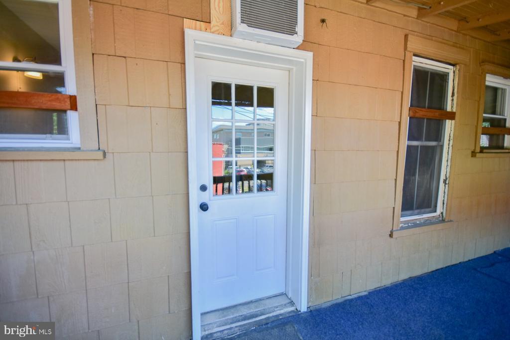 114 W MARTIN STREET Unit: APT 2