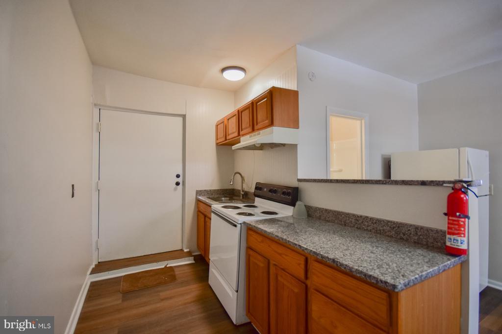 114 W MARTIN STREET Unit: APT 2
