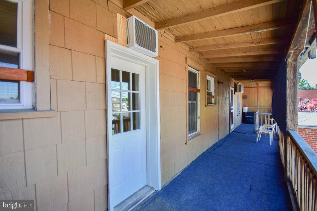 114 W MARTIN STREET Unit: APT 2