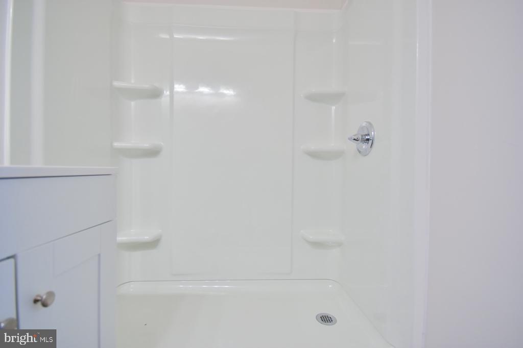 114 W MARTIN STREET Unit: APT 2