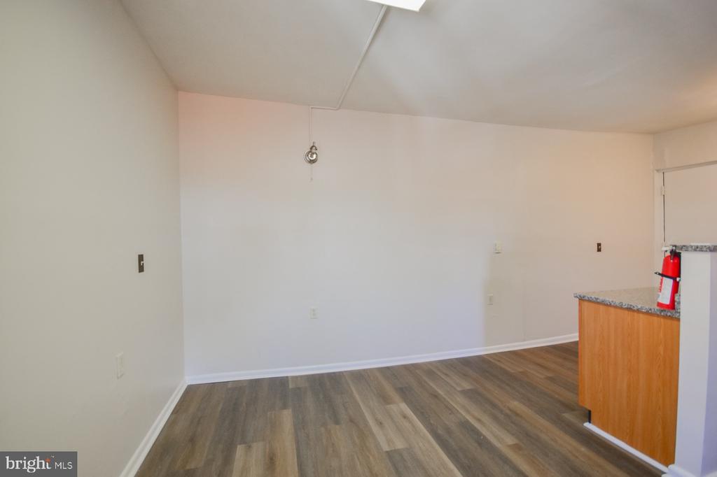 114 W MARTIN STREET Unit: APT 2