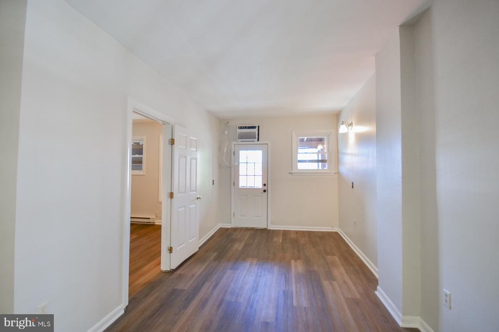 114 W MARTIN STREET Unit: APT 2