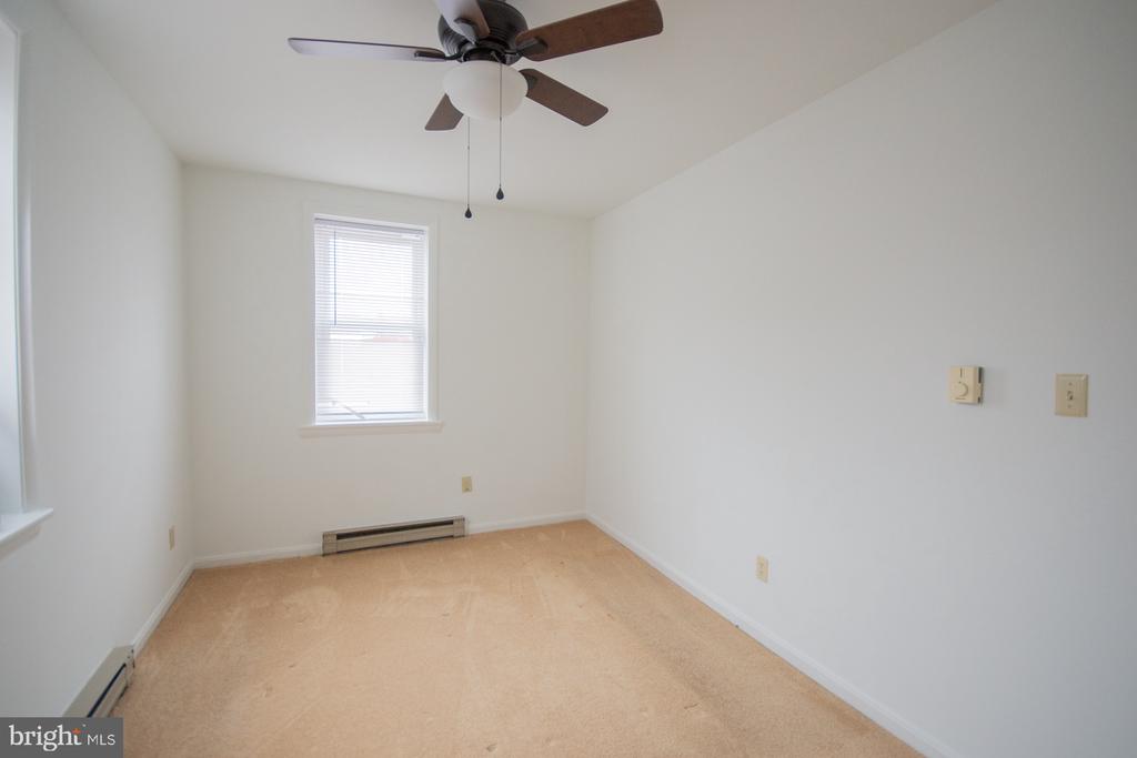 203 W JOHN STREET Unit: 1