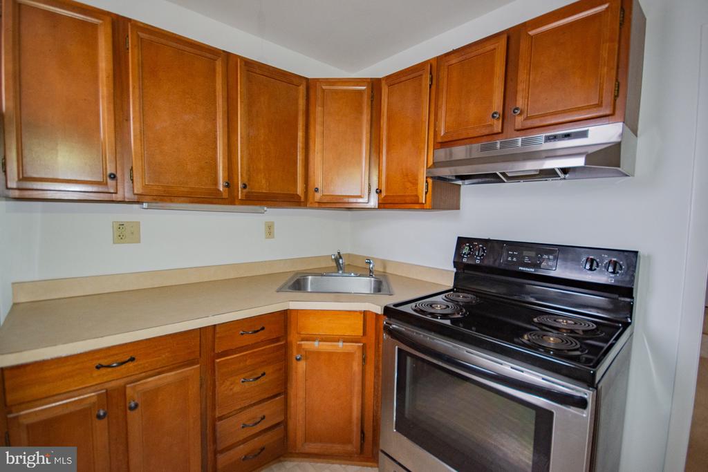 203 W JOHN STREET Unit: 1