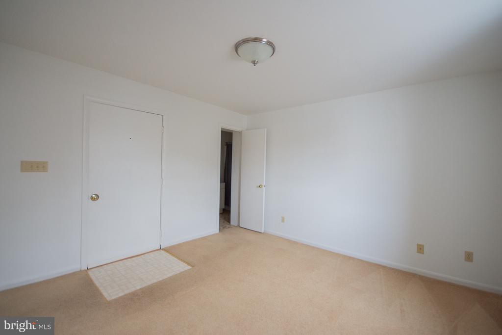 203 W JOHN STREET Unit: 1
