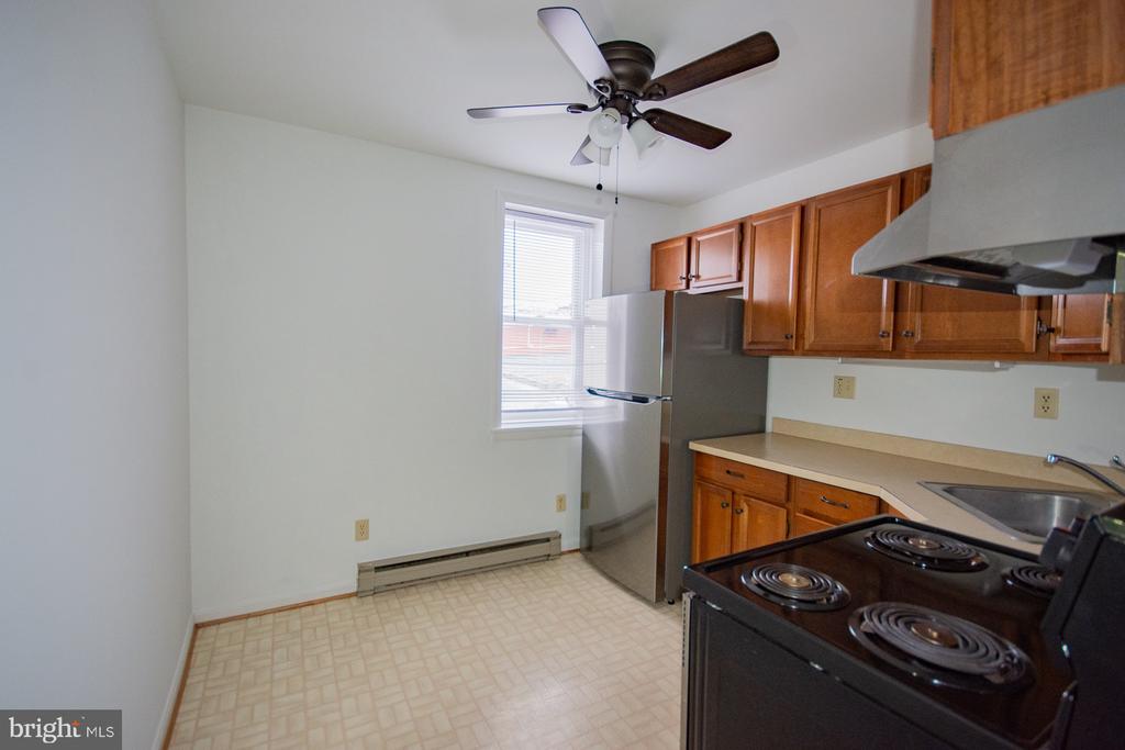 203 W JOHN STREET Unit: 1