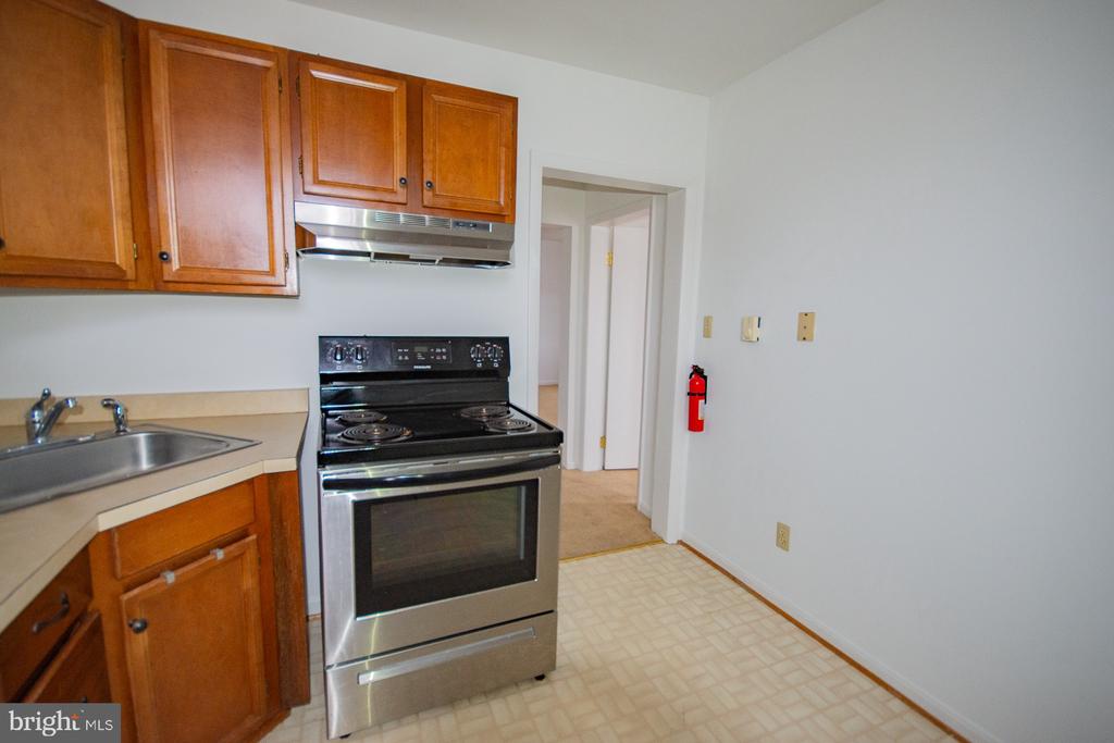 203 W JOHN STREET Unit: 1