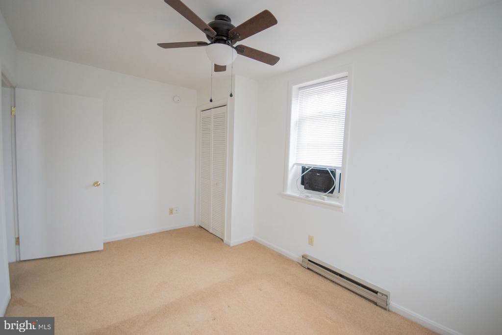 203 W JOHN STREET Unit: 1