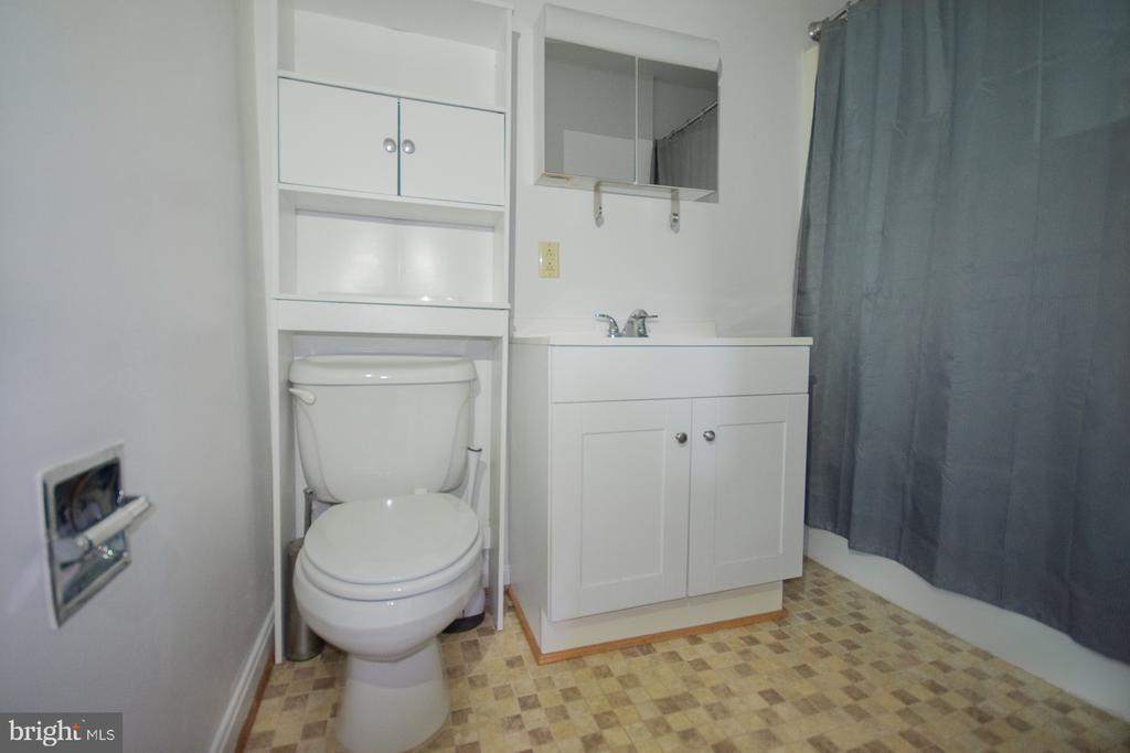 203 W JOHN STREET Unit: 1